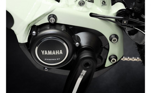 Celoodpružené elektrokolo Haibike AllTrail 4 2022 Yamaha bledě zelenošedá